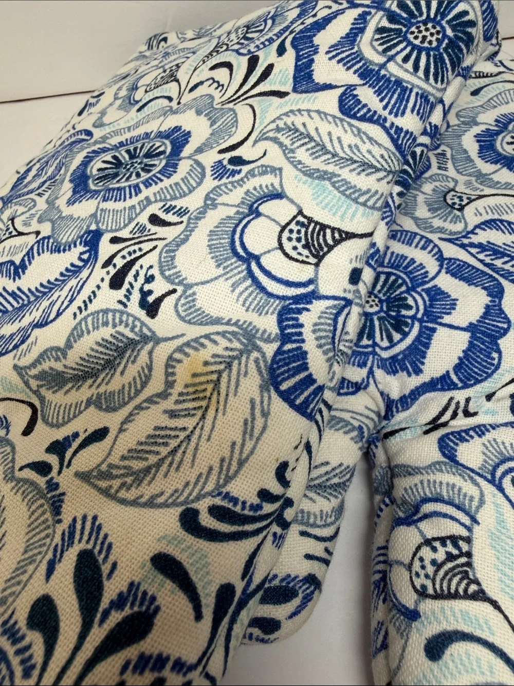 Sur La Table x Pomegranate Caroline Blue Floral Oven Mitt Set of 2 Quilted Cotto